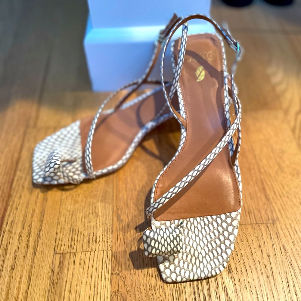 Courtney Sandal